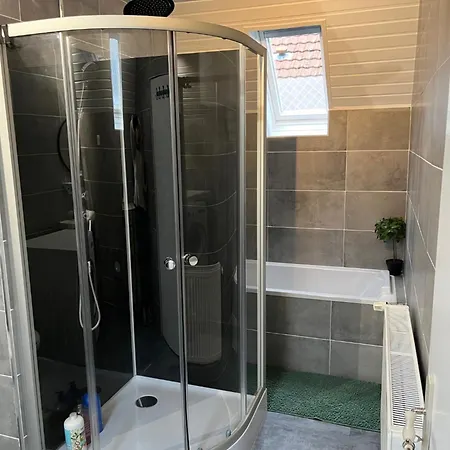 Dans Maison privée Appartement de charme, 70m2 avec pergola Et jardin à 20min MARCHE de NOEL de Strasbourg