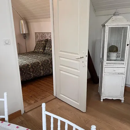 Dans Maison privée Appartement de charme, 70m2 avec pergola Et jardin à 20min MARCHE de NOEL de Strasbourg